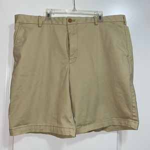 Men’s khaki shorts